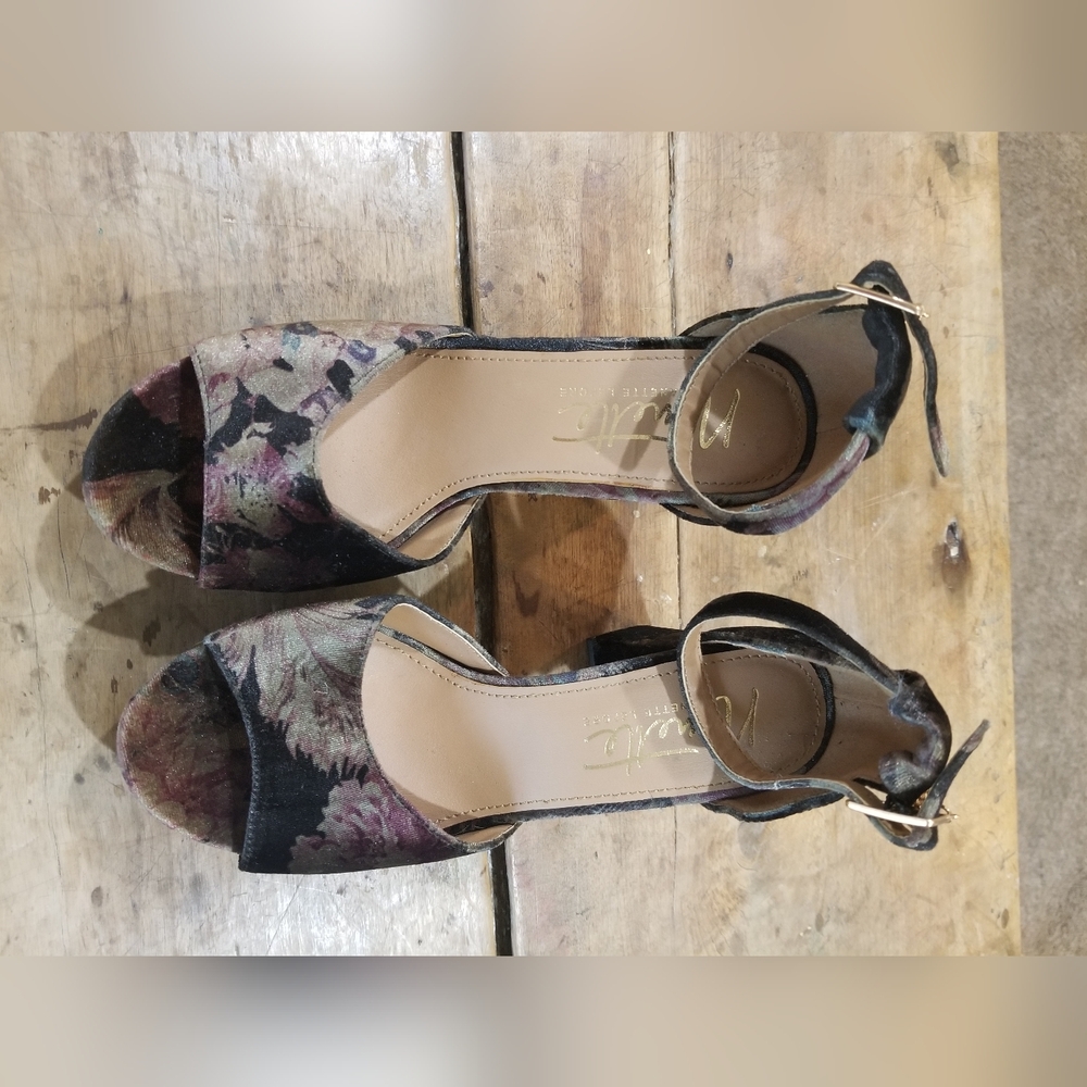 Nanette Lepore Velvet Floral Sandals size 6